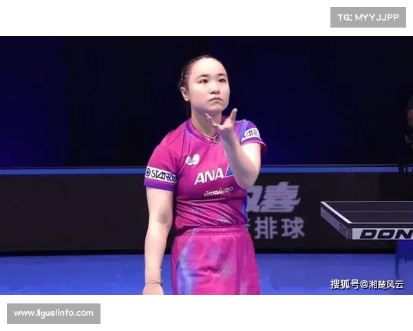 伊藤美诚享受比赛氛围，笑容回应身高差互动展现体育精神